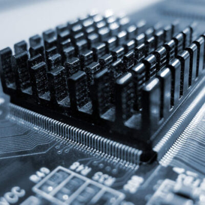 9614-closeup-computers-748x468